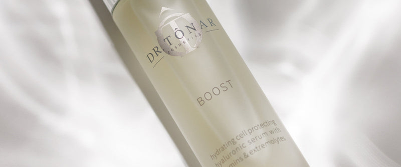 Hyaluronsäure in der Hautpflege – Oligo-Hyaluron, Feuchtigkeit und Hautbarriere mit BOOST Serum von Dr. Tonar Cosmetics