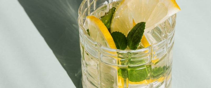 Strahlende Haut durch ausreichend Wasser trinken – Hydration Skincare Tipp von Dr. Tonar Cosmetics