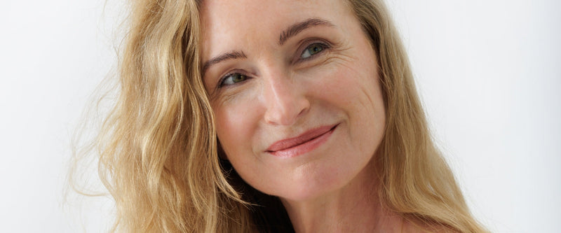 Hormonelle Balance und Hautgesundheit – Östrogen, Cortisol und Melatonin für strahlende Haut | Dr. Tonar Cosmetics